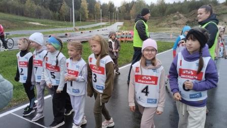 на старте девочки